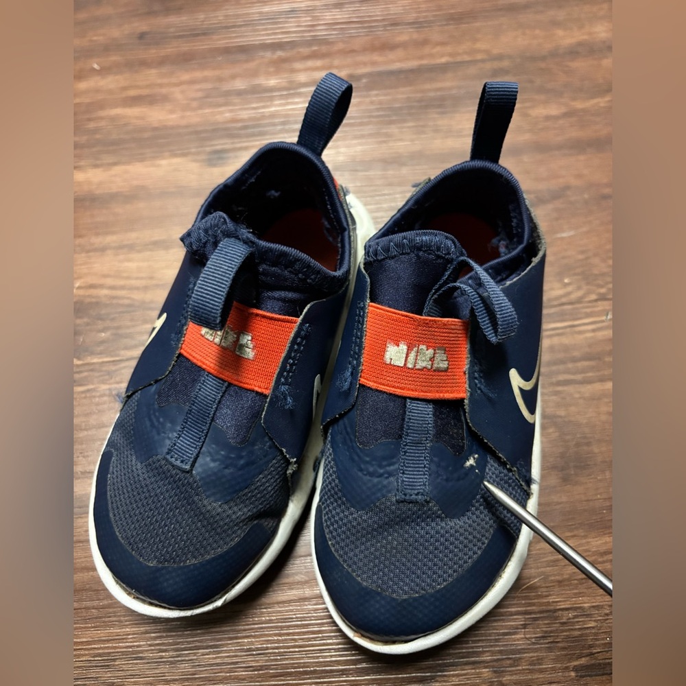 Nike Little Kids Navy and Red Flex Runner Sneakers